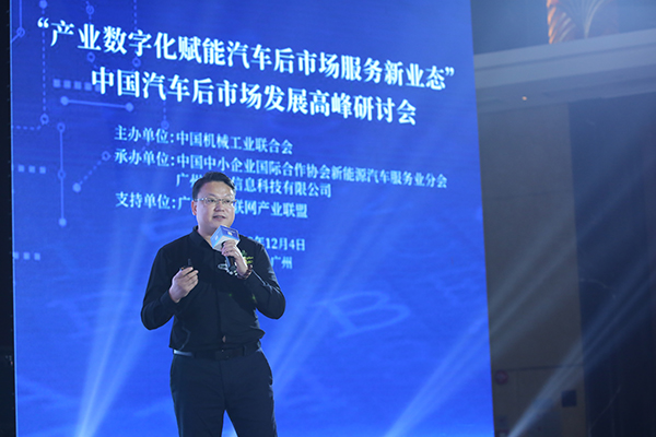 亚美科技O2O服务中心总监徐娃林介绍，车智汇·会养车平台采用自主研发的SaaS系统（巨汇车管家系统），该系统为门店实现引流、锁客和大数据精准化营销，同时可为车主提供门店服务预约管理、保养提醒等.jpg